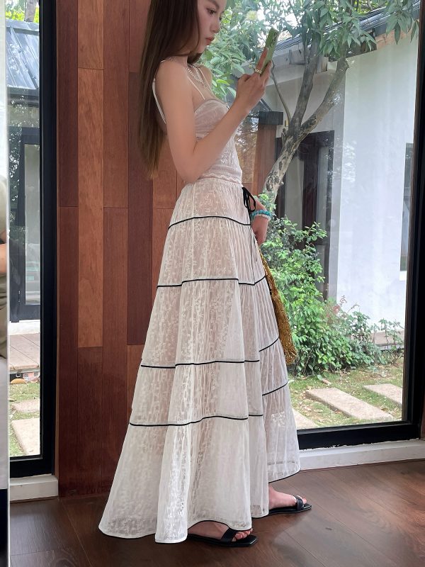 Lightweight Adjustable Lace Camisole and Flared Tulle Long Skirt Set for Summer Vacation, Boho Style