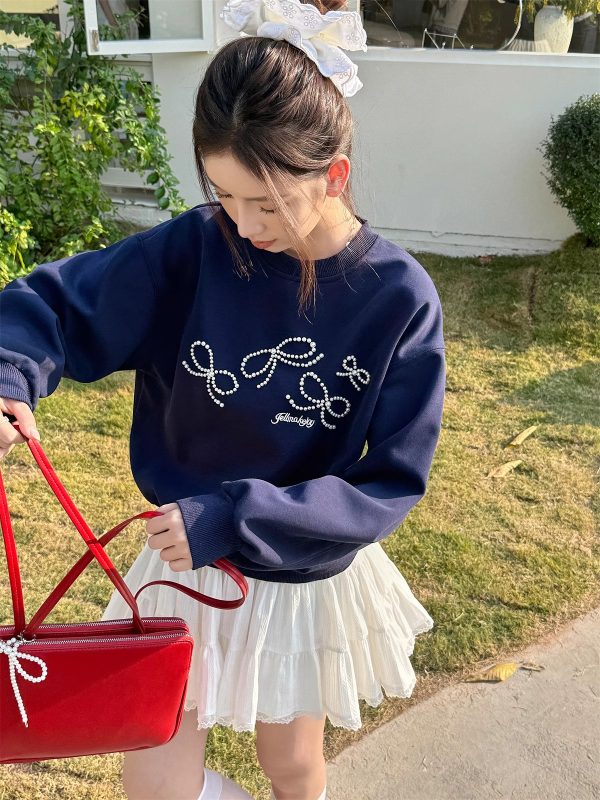 Lightweight Dark Blue Pearl Bow Pullover Sweatshirt - Round Neck Design for Women, Perfect for Spring Fashion