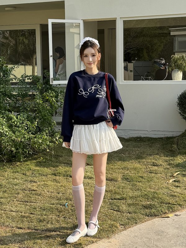 Lightweight Dark Blue Pearl Bow Pullover Sweatshirt - Round Neck Design for Women, Perfect for Spring Fashion