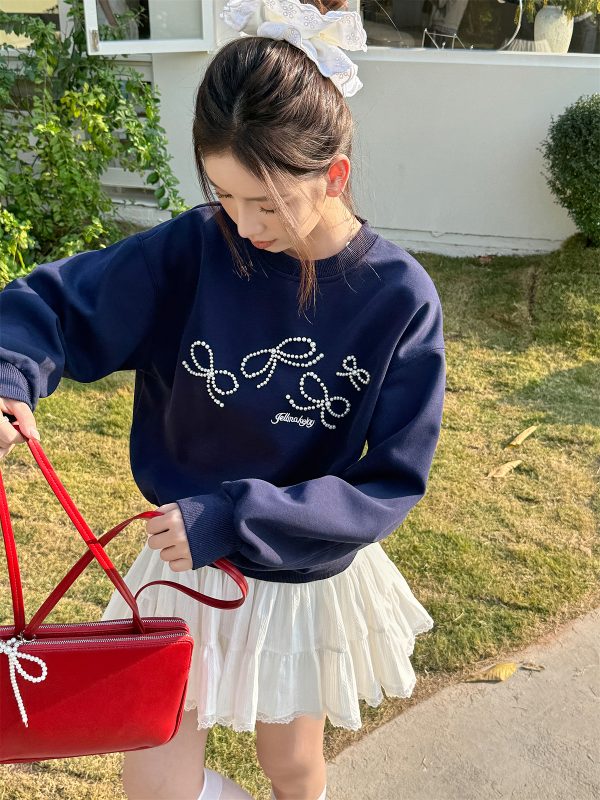 Lightweight Dark Blue Pearl Bow Pullover Sweatshirt - Round Neck Design for Women, Perfect for Spring Fashion