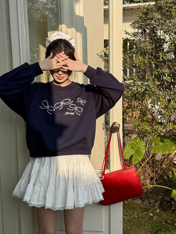 Lightweight Dark Blue Pearl Bow Pullover Sweatshirt - Round Neck Design for Women, Perfect for Spring Fashion
