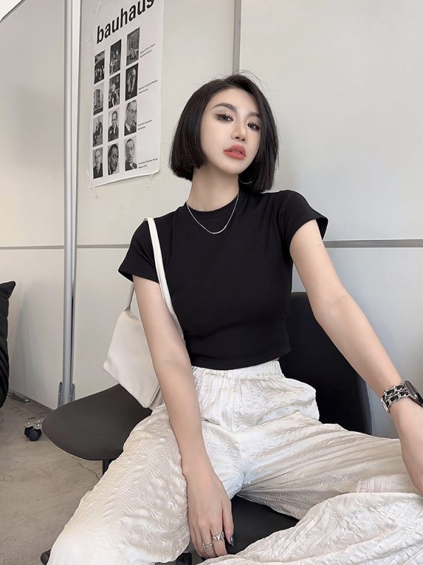 Lightweight Fitted Short Sleeve Round Neck T-Shirt for Women - Spring/Summer Basic Top, Perfect for Casual Outfits