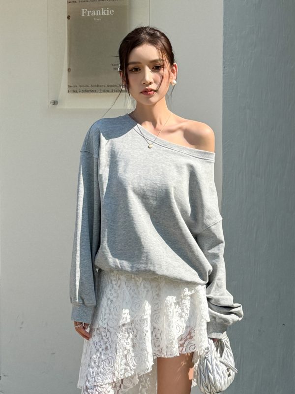 Lightweight Gray Off-Shoulder Sweatshirt for Women - Loose Fit Long Sleeve Top, Perfect for Spring & 90s-Inspired Style