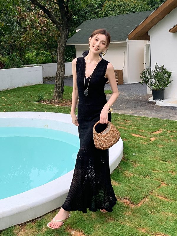 Lightweight High-Waisted V-Neck Hollow Knit Dress for Women - Slim Fit Long Skirt Perfect for Spring and Summer Style