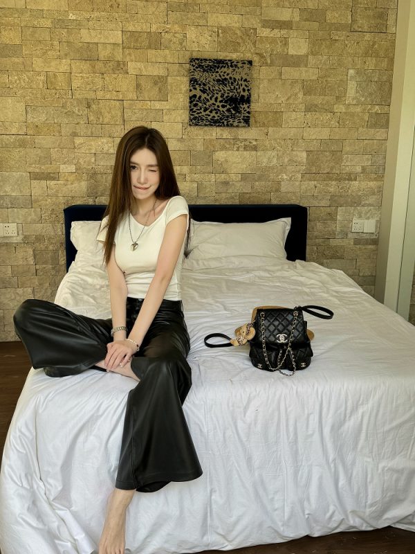 Lightweight High-Waisted Wide-Leg Flared Pants for Women - Slimming Mid-Rise Floor-Length PU Leather Trousers for Spring & Autumn