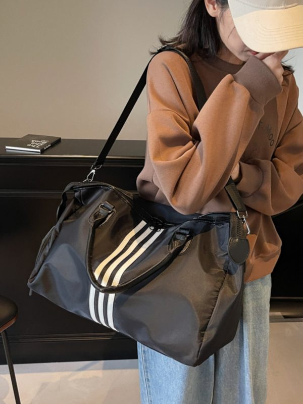 Lightweight Large-Capacity Commuter Travel Bag - Versatile Shoulder Bag for Business Trips, Gym, and Maternity Needs