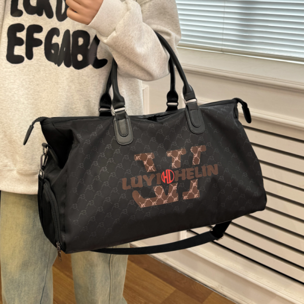 Lightweight Large Capacity Travel Tote Bag for Women - Stylish Sports Fitness Handbag for Short-Distance Journeys