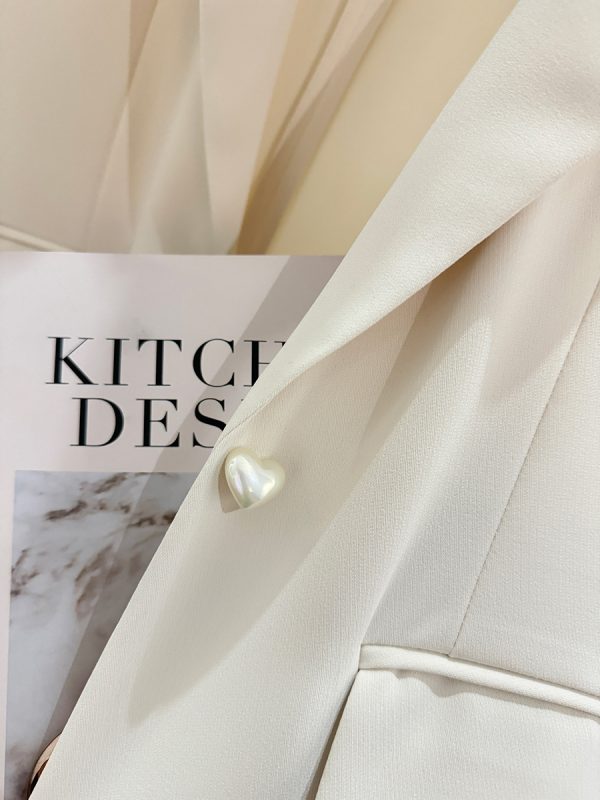 Lightweight Off-White Women's Suit Jacket - Stylish Minimalist Blazer for Summer Commuting, Fashionable 2025 Design