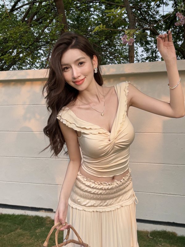 Lightweight One-Shoulder French Top with Ear-Shaped Ruffles and Elastic Long Skirt Set - Perfect for Summer Fashion