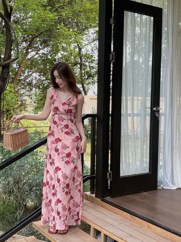 Lightweight Rose Pink Chiffon Dress, Slimming V-Neck High-Waisted Long Dress for Summer Vacation, Elegant Floor-Length Style
