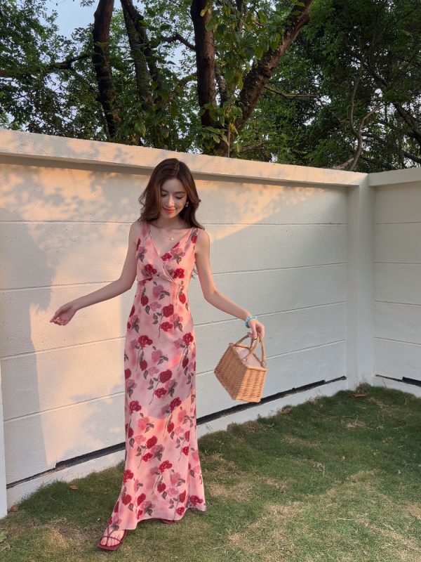 Lightweight Rose Pink Chiffon Dress, Slimming V-Neck High-Waisted Long Dress for Summer Vacation, Elegant Floor-Length Style