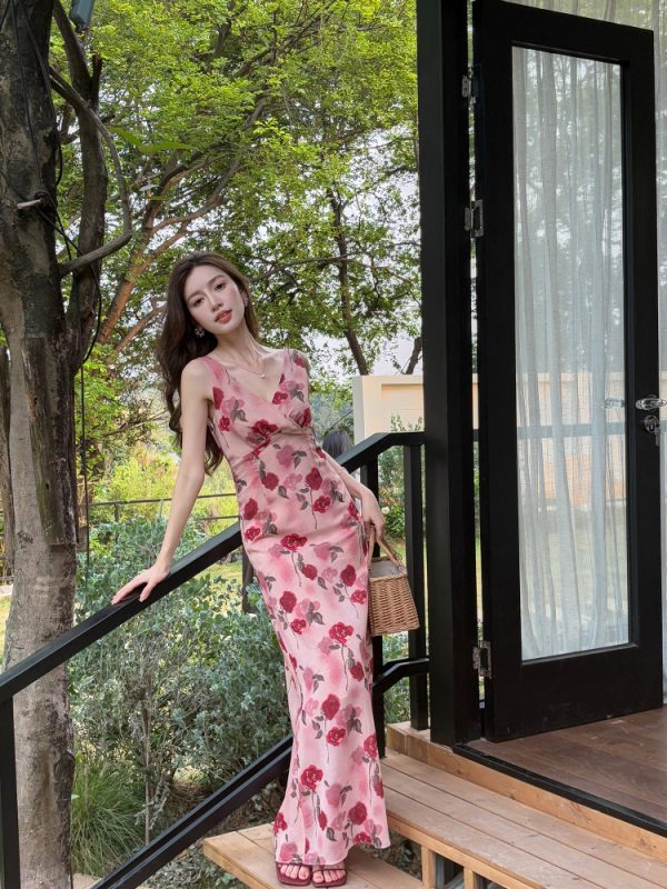 Lightweight Rose Pink Chiffon Dress, Slimming V-Neck High-Waisted Long Dress for Summer Vacation, Elegant Floor-Length Style