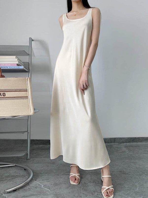 Lightweight Slant-Cut Vest Dress for Women - Slimming Satin Sleeveless Layer, Wrinkle-Resistant, Perfect for Spring and Summer.