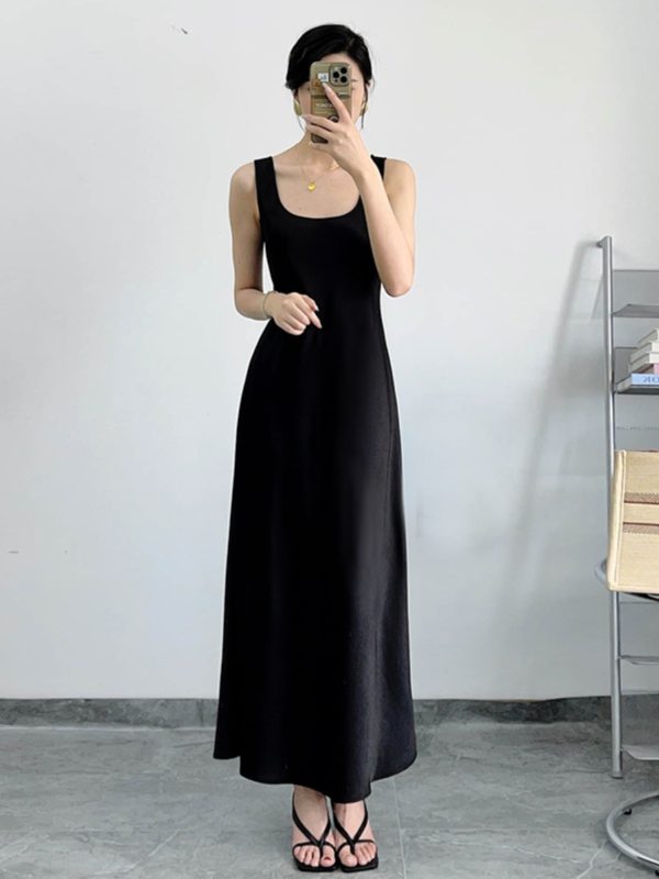 Lightweight Slant-Cut Vest Dress for Women - Slimming Satin Sleeveless Layer, Wrinkle-Resistant, Perfect for Spring and Summer.