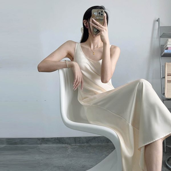 Lightweight Slant-Cut Vest Dress for Women - Slimming Satin Sleeveless Layer, Wrinkle-Resistant, Perfect for Spring and Summer.