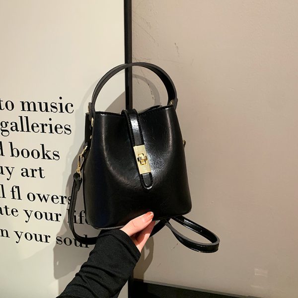 Lightweight Versatile Shoulder Bag for Women - Spring 2025 Commuting Handbag, Travel Crossbody Bag in Chic Design