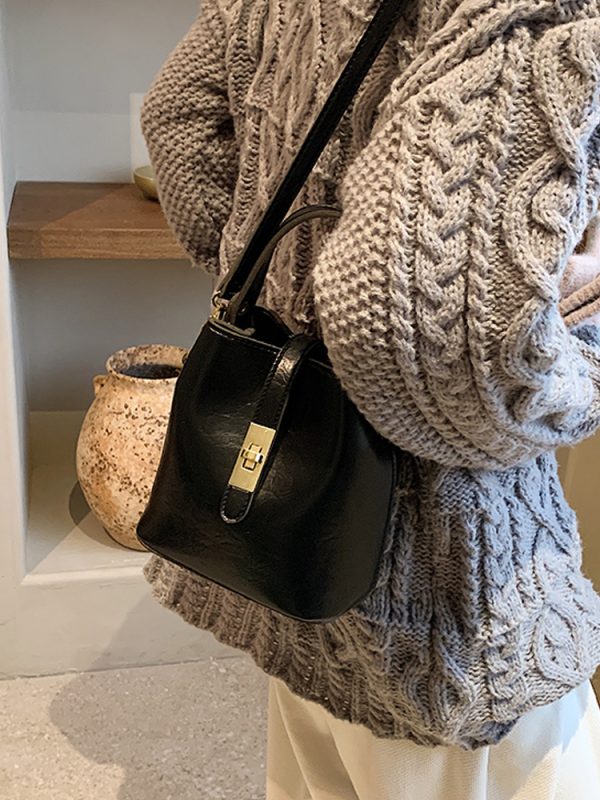 Lightweight Versatile Shoulder Bag for Women - Spring 2025 Commuting Handbag, Travel Crossbody Bag in Chic Design