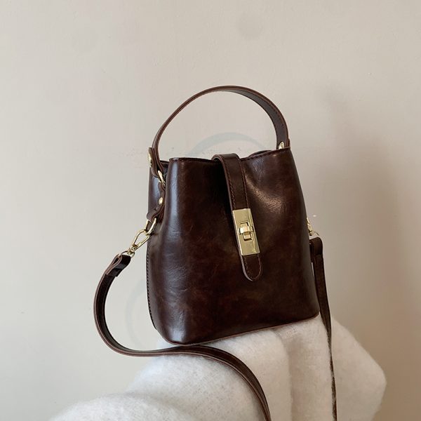 Lightweight Versatile Shoulder Bag for Women - Spring 2025 Commuting Handbag, Travel Crossbody Bag in Chic Design