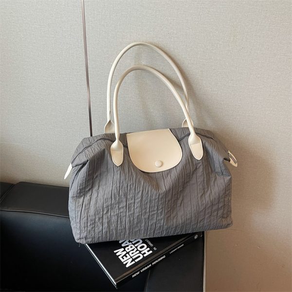 Lightweight Women's Large Capacity Commuter Bag - Fashionable Shoulder Bag for Business Travel, Maternity, and Gym