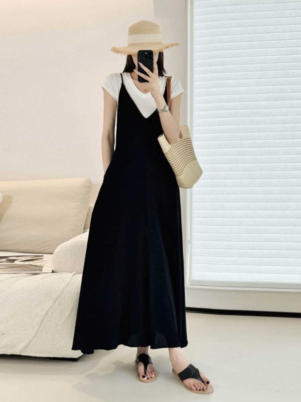 Mid-Length Cotton-Linen Swing Dress with Adjustable Straps, Black V-Neck Pocket Design, Versatile Japanese-Style Beach Fashion