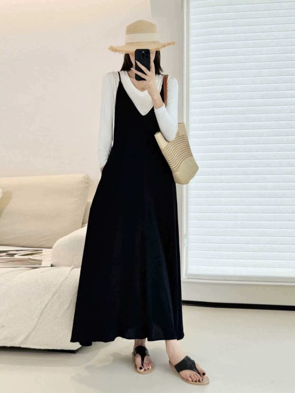 Mid-Length Cotton-Linen Swing Dress with Adjustable Straps, Black V-Neck Pocket Design, Versatile Japanese-Style Beach Fashion