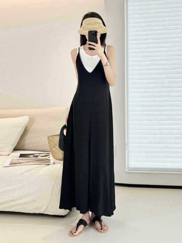Mid-Length Cotton-Linen Swing Dress with Adjustable Straps, Black V-Neck Pocket Design, Versatile Japanese-Style Beach Fashion