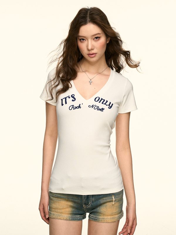 Minimalist Letter Print V-Neck T-Shirt for Women - American Style Summer Short Sleeve Top, Slimming and Trendy, Age-Reducing Fashion