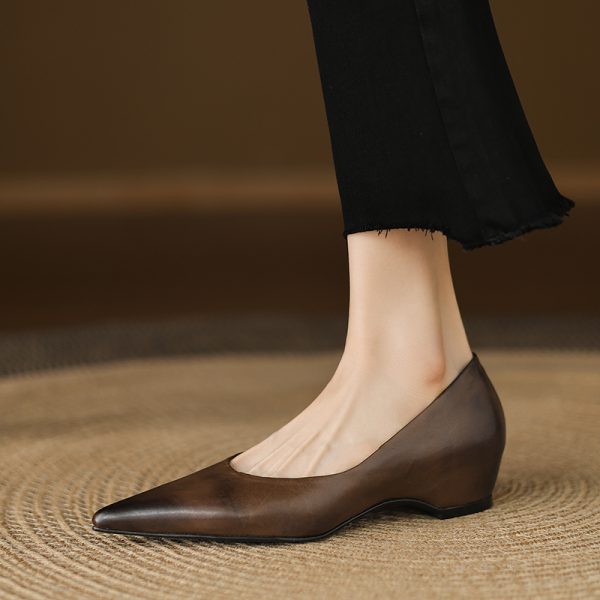 Minimalist Pointed Toe Shallow Mouth Genuine Leather Single Shoes for Women - Retro OL Style, Elegant Commuting Footwear