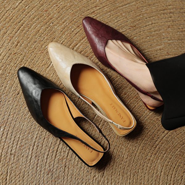 Minimalist V-Shaped Genuine Leather Toe Sandals for Comfortable Commuting - Versatile Slimming Design in Light Luxury Style