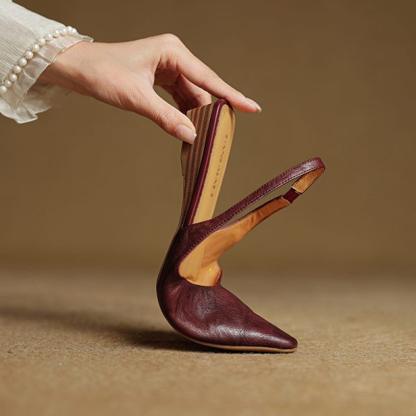 Minimalist V-Shaped Genuine Leather Toe Sandals for Comfortable Commuting - Versatile Slimming Design in Light Luxury Style