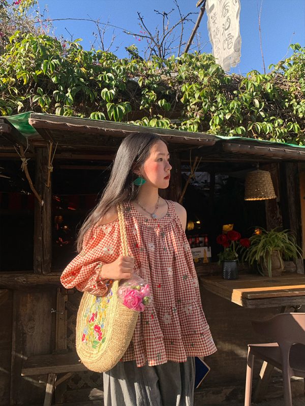 Off-Shoulder Retro Embroidered Cotton Doll Shirt - Women's Spring Lantern Sleeve Top in Rose Bay Style