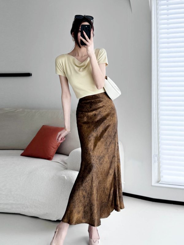 Off-Shoulder Short-Sleeved Top - Women's Summer French Style Thin Stretchy Knit in Light Colors - Elegant & Chic Essentials