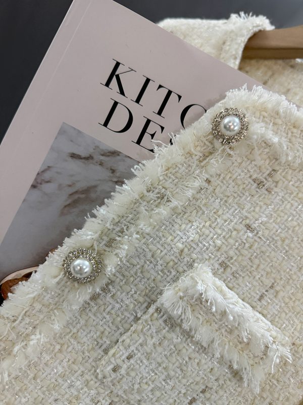 Off-White Lightweight Luxury Short Jacket for Women, Stylish Tassel Design for Autumn and Winter 2024, Elegant Layering Piece