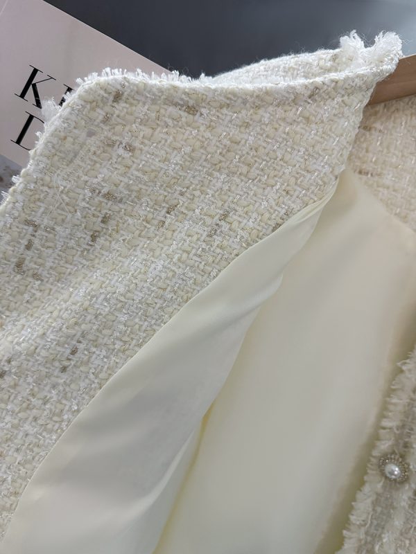 Off-White Lightweight Luxury Short Jacket for Women, Stylish Tassel Design for Autumn and Winter 2024, Elegant Layering Piece