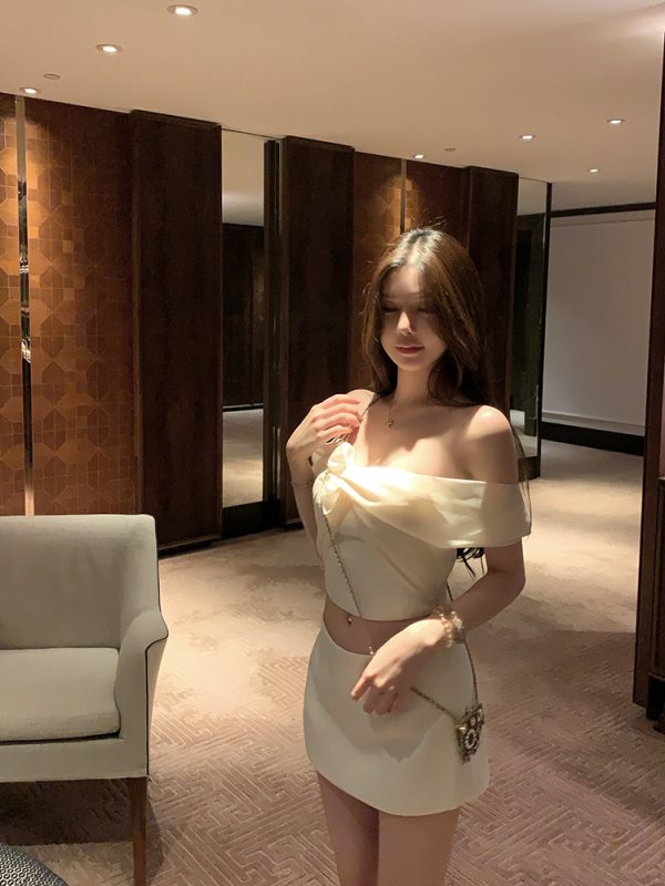 Off-White Strapless Top and Skirt Two-Piece Set for Women - Summer Floral Design, Perfect for Sakura Season Fashion