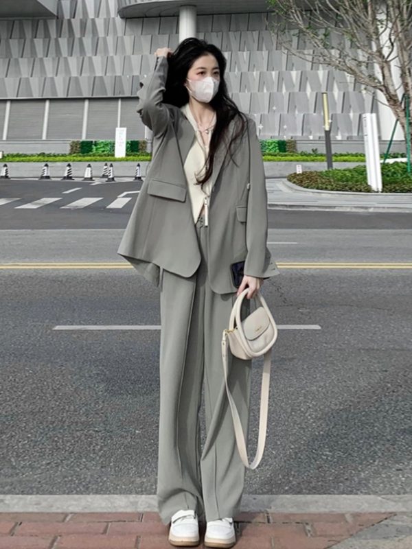 Petite Loose Casual Gray Suit Jacket for Women - Korean Style Blazer for Early Autumn Fashion