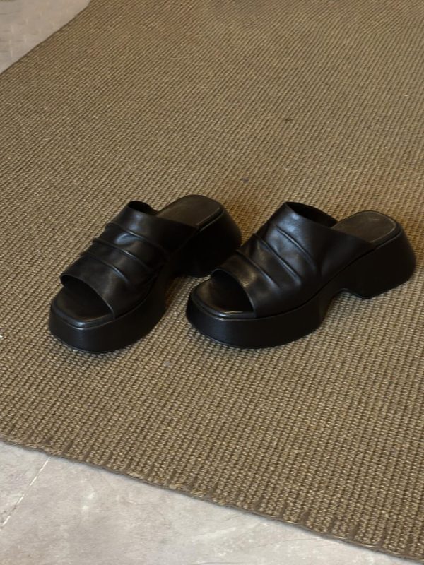 Petite Sheepskin Retro Slip-On Sandals for Women - Thick-Soled, Height-Increasing, Wrinkled Square Toe, Open Toe Design