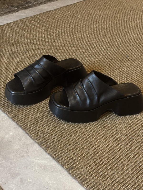 Petite Sheepskin Retro Slip-On Sandals for Women - Thick-Soled, Height-Increasing, Wrinkled Square Toe, Open Toe Design