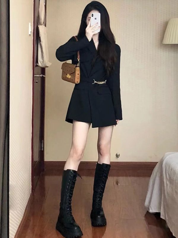 Petite Women's Black Suit Jacket - Elegant Korean Style, Tailored Design for a Gentle and Mature Look