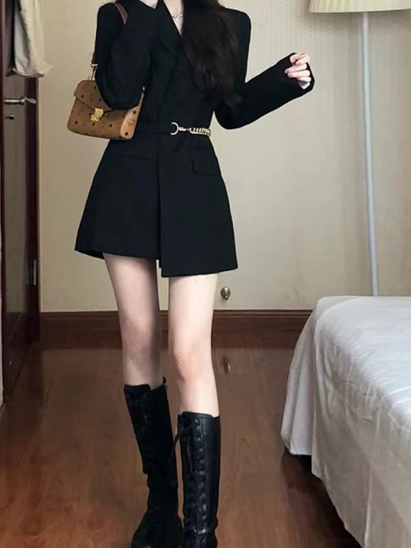 Petite Women's Black Suit Jacket - Elegant Korean Style, Tailored Design for a Gentle and Mature Look