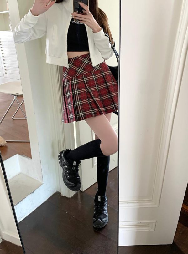 Plus Size American Style Red Plaid Pleated Skirt for Women - High Waist A-Line JK Skirt for Spring Summer 2024 Fashion.