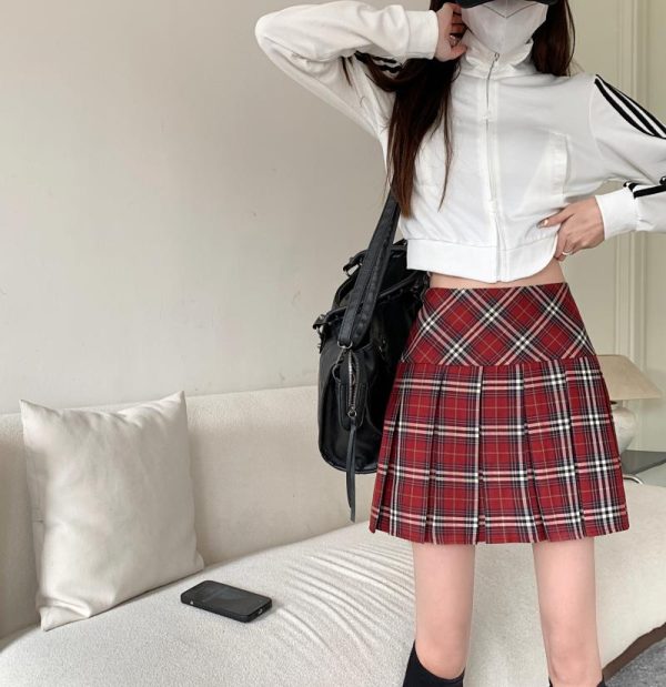 Plus Size American Style Red Plaid Pleated Skirt for Women - High Waist A-Line JK Skirt for Spring Summer 2024 Fashion.