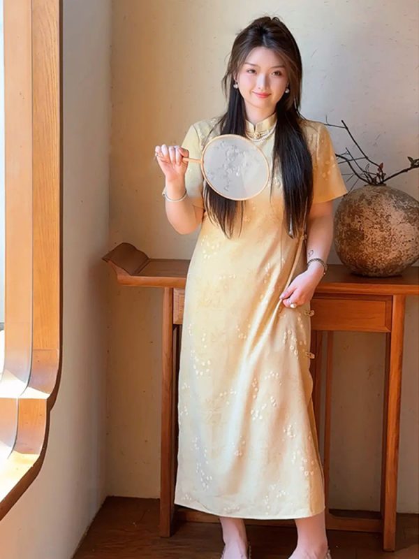 Plus-Size Chinese-Style Jacquard Cheongsam Dress for Women, Elegant Short-Sleeve Design, Flattering Fit for Curvy Figures