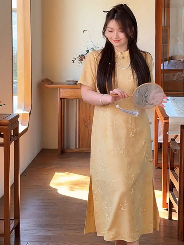 Plus-Size Chinese-Style Jacquard Cheongsam Dress for Women, Elegant Short-Sleeve Design, Flattering Fit for Curvy Figures