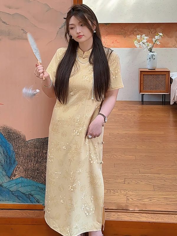 Plus-Size Chinese-Style Jacquard Cheongsam Dress for Women, Elegant Short-Sleeve Design, Flattering Fit for Curvy Figures