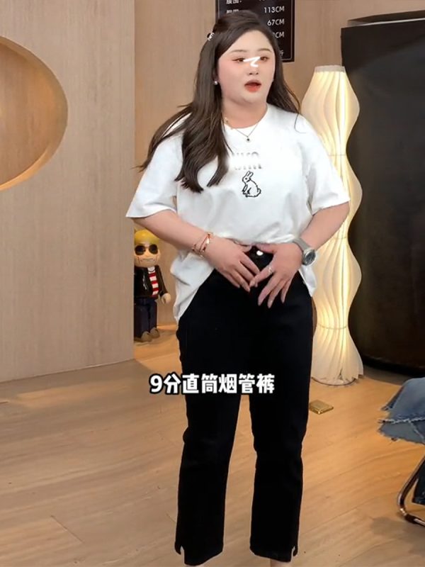 Plus-Size Cigarette Jeans for Women - Flattering Straight-Leg, Elastic Waist, Cropped Design, Versatile Summer Pants for Curvy Figures