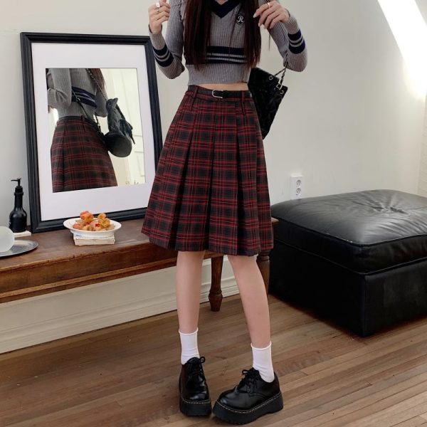 Plus-Size High-Waisted A-Line Pleated Skirt in Red Plaid - Mid-Length, Flattering Design for Spring and Summer Fashion