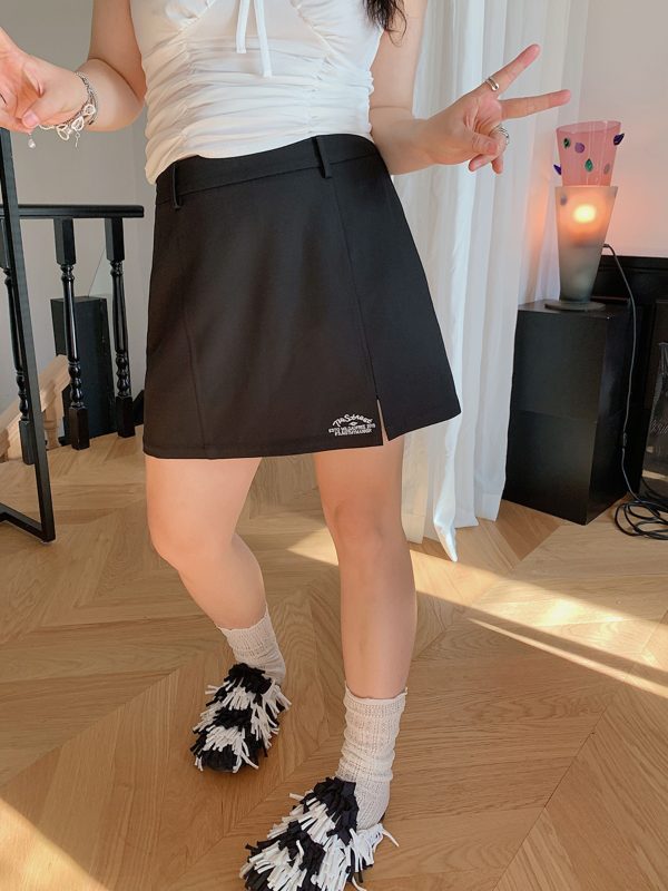 Plus Size High-Waisted Black A-Line Skirt for Women, Summer 2025 Embroidered Design, Curvy Fashion, Stylish Short Skirt