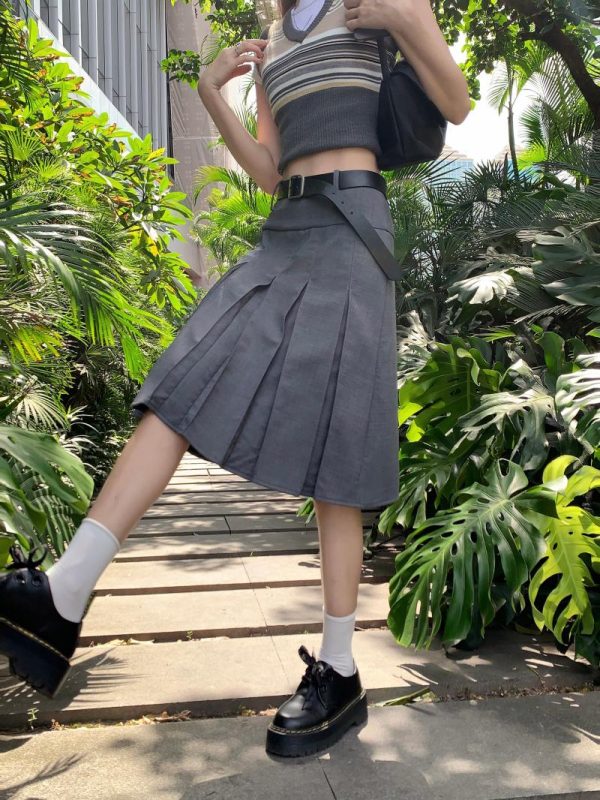 Plus-Size High-Waisted Gray Pleated A-Line Skirt for Women - Mid-Length College Style, Slimming Design for Autumn Fashion