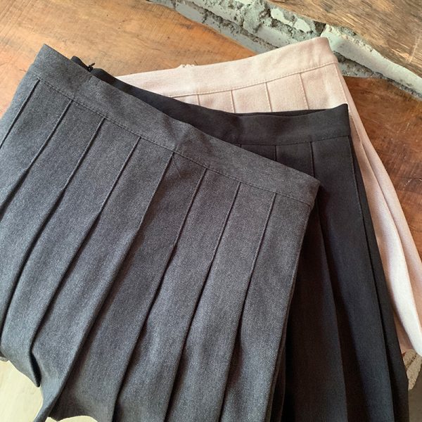 Plus Size High-Waisted Plaid Pleated Skirt for Women - 2025 Spring Summer College Style Short Skirt, Anti-Exposure Design